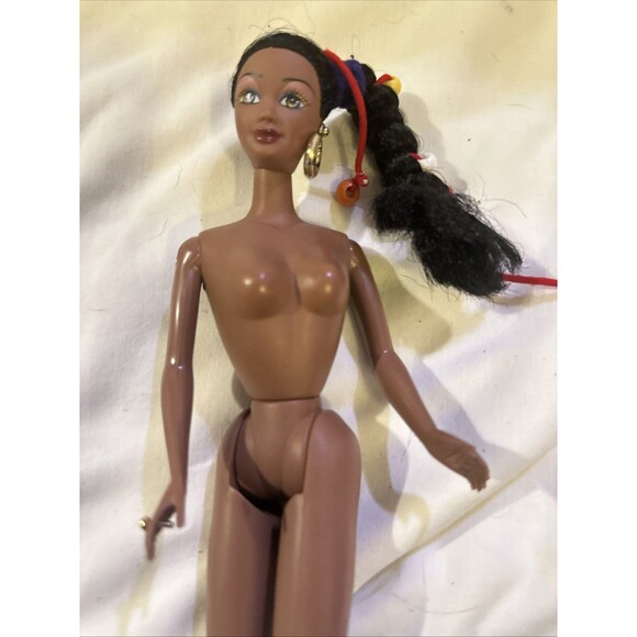 Vintage, Integrity Toys African American Doll With African Clothing, 11.5" 1995 - Picture 8 of 8